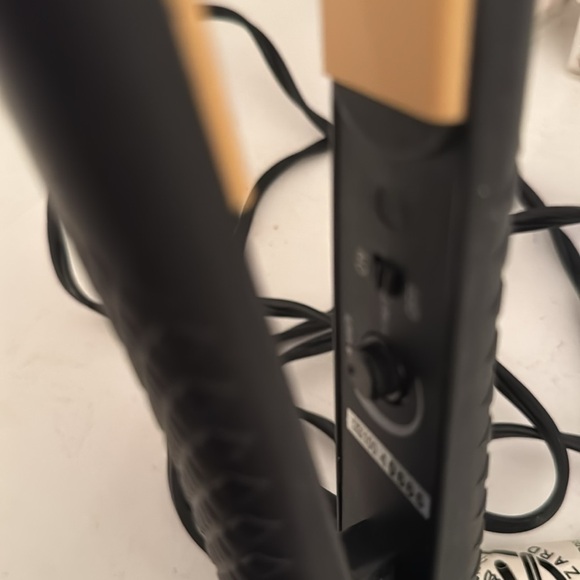 ISO professional 100% Ceramic Flat Iron - Picture 2 of 3